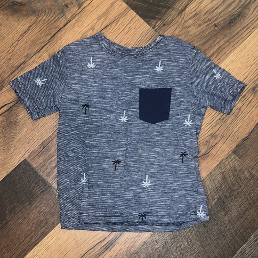 T-shirt​​​​